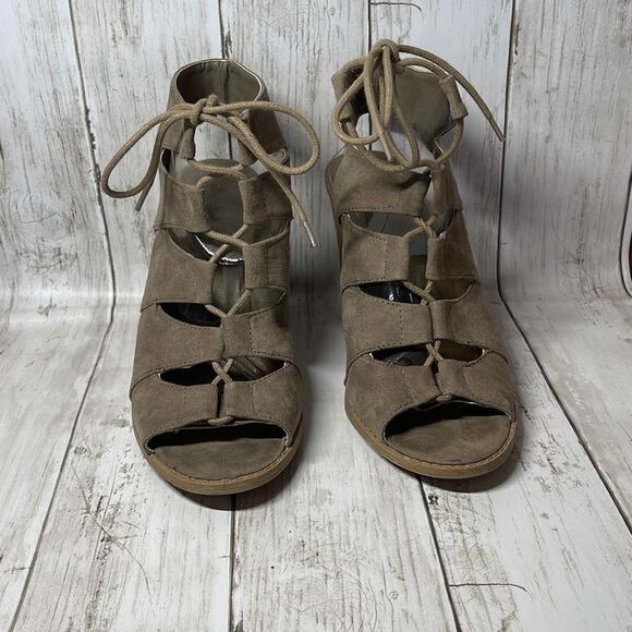 Qupid Women’s Suede Peep Toe Gilly Tie Block Heel - Picture 2 of 7